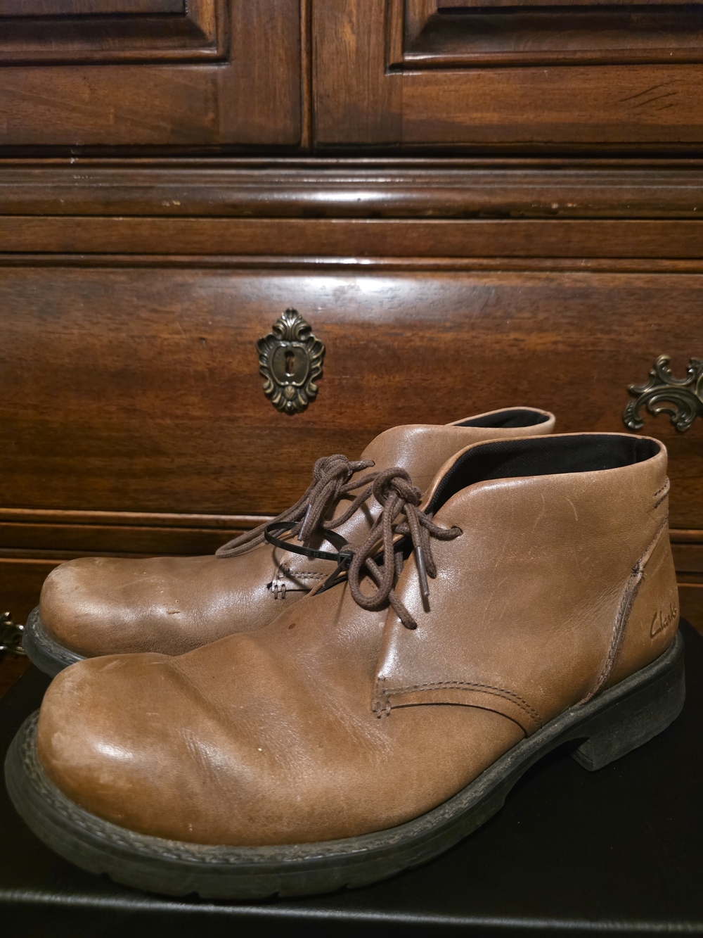 Clarks Men's Tan Leather Chukka Boots